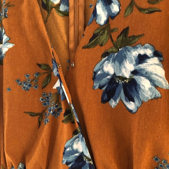 Mine Floral Wrap/Chocker Dress - Medium - Flattering Sundress - Picture 3 of 6